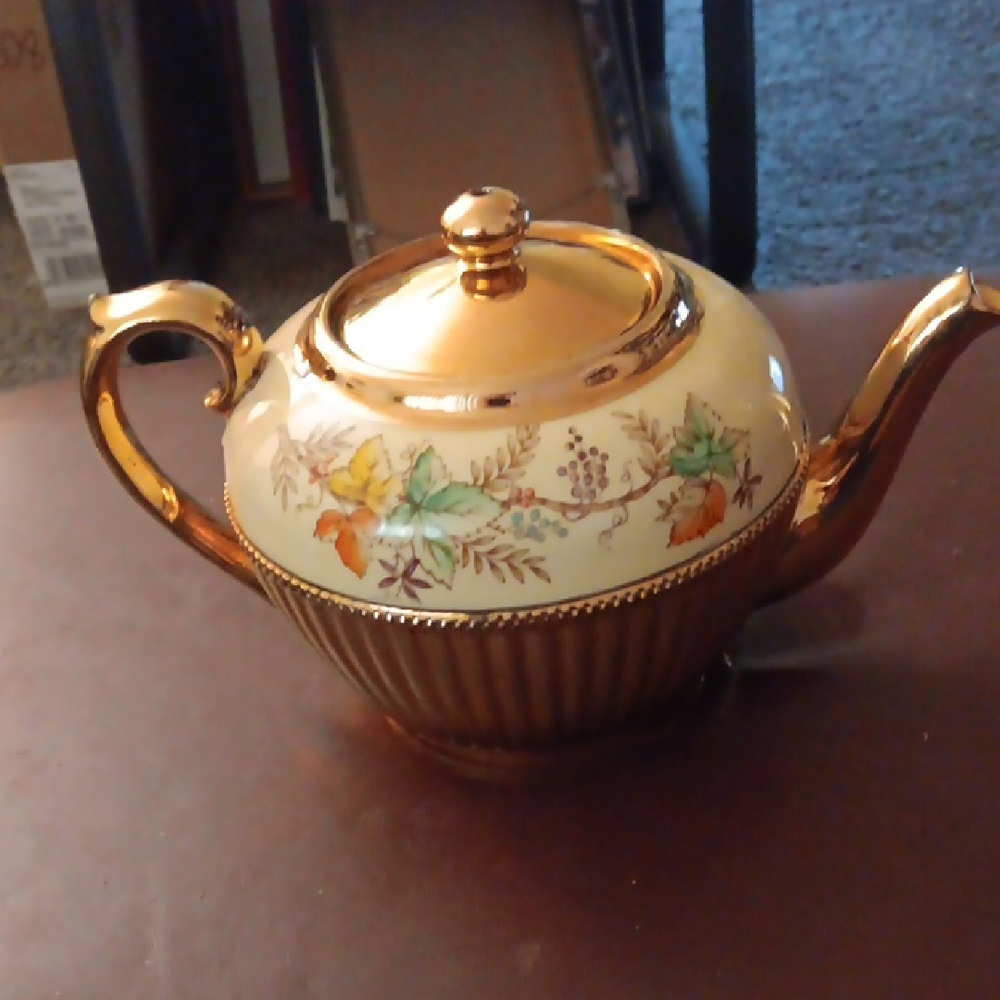 ANTIQUE GIBONS ENGLISH TEAPOT